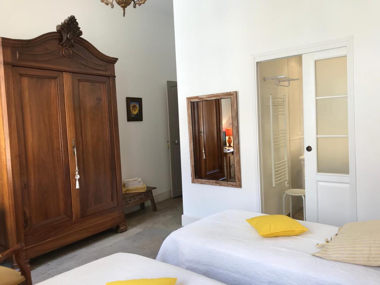 ボーヴォワザン Couleurs De Camargue Bed & Breakfast エクステリア 写真