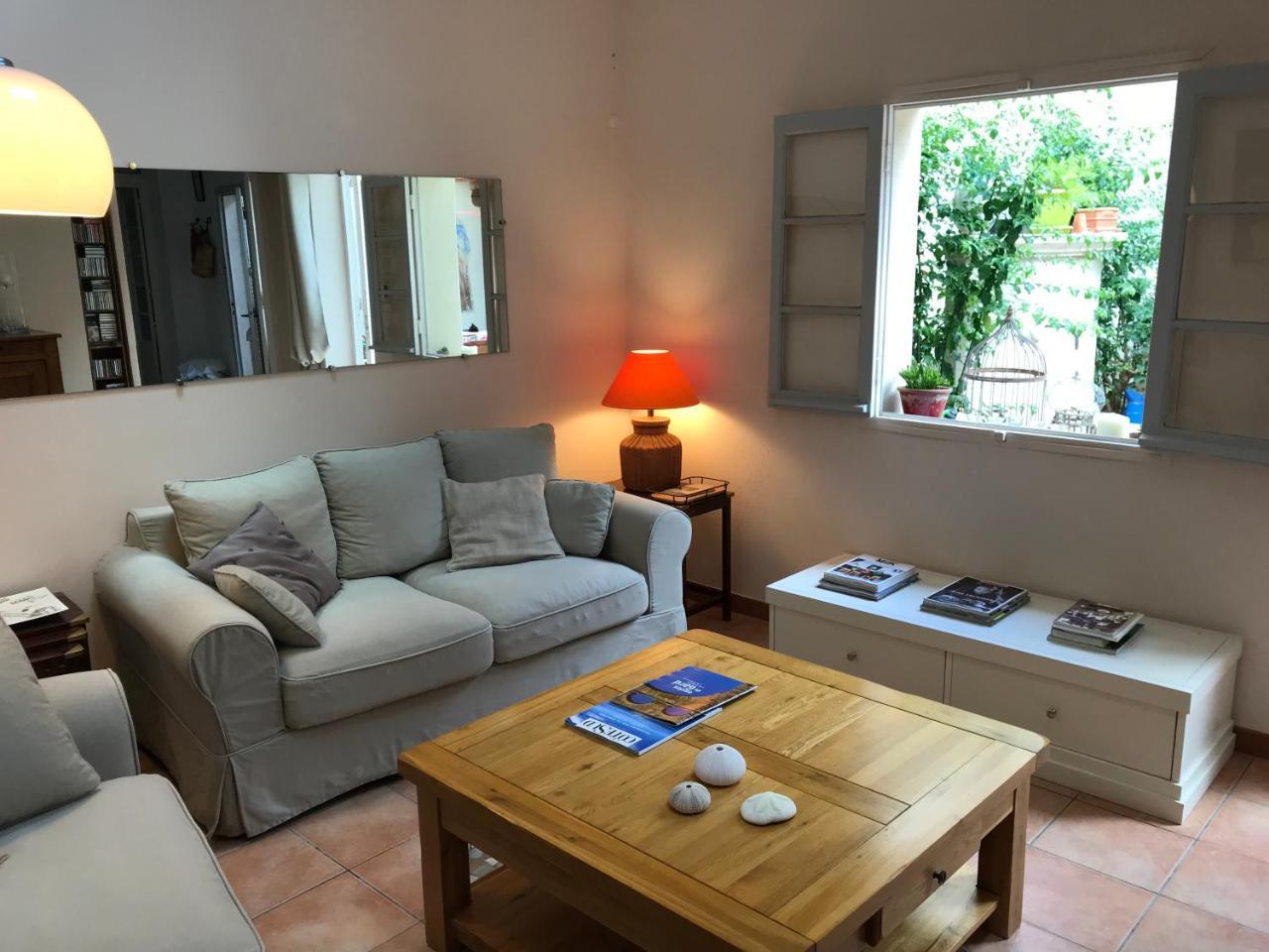 ボーヴォワザン Couleurs De Camargue Bed & Breakfast エクステリア 写真